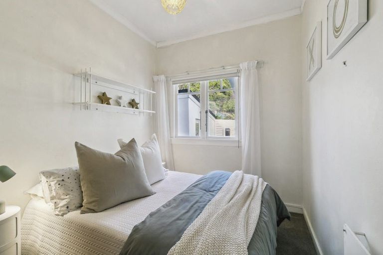 Photo of property in 281 Queens Drive, Lyall Bay, Wellington, 6022