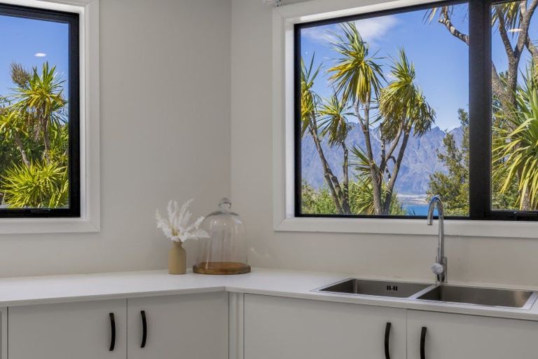 Photo of property in 14 Sainsbury Road, Fernhill, Queenstown, 9300