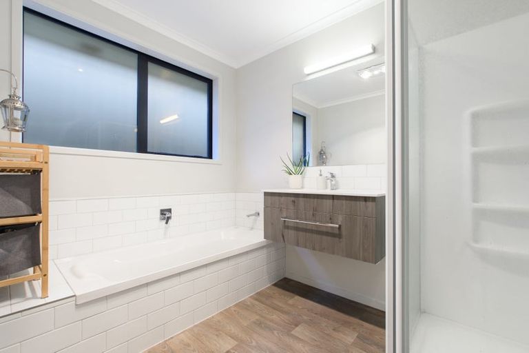Photo of property in 48 Sentinel Avenue, Omokoroa, 3114