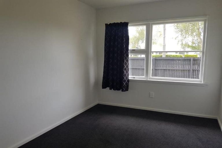 Photo of property in 1 Brookby Crescent, Avonhead, Christchurch, 8042