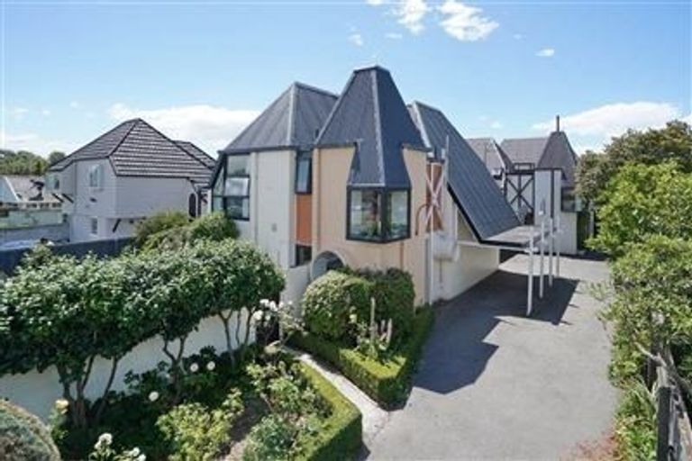 Photo of property in 76a Memorial Avenue, Ilam, Christchurch, 8053