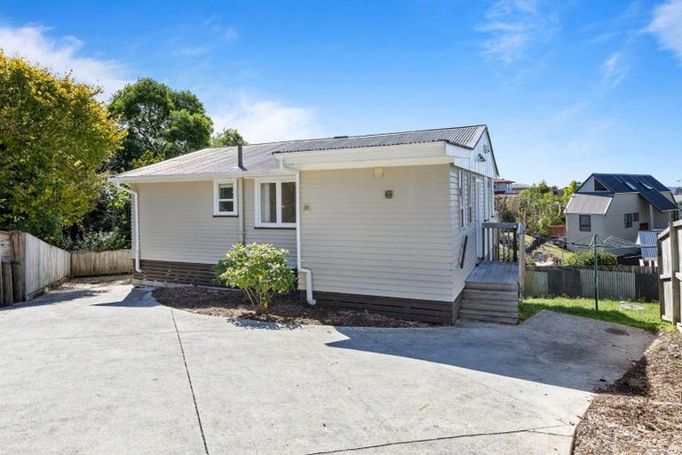 Photo of property in 64 Colwill Road, Massey, Auckland, 0614