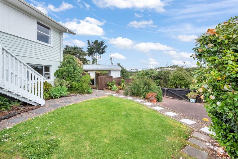 Photo of property in 141 Flanshaw Road, Te Atatu South, Auckland, 0610