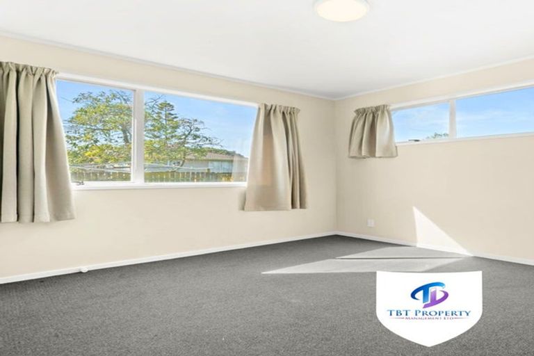 Photo of property in 400 Roscommon Road, Clendon Park, Auckland, 2103