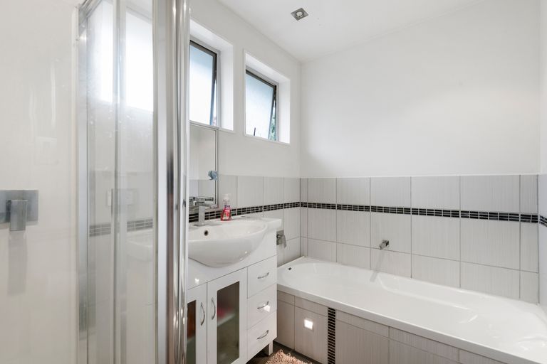 Photo of property in 49 Oakley Crescent, Hornby, Christchurch, 8042