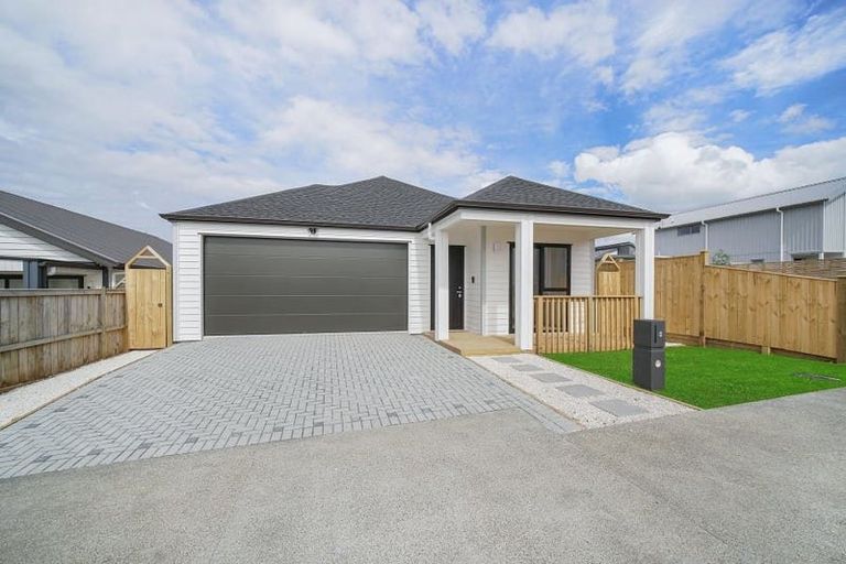 Photo of property in 8 Enchantment Lane, Karaka, Papakura, 2113