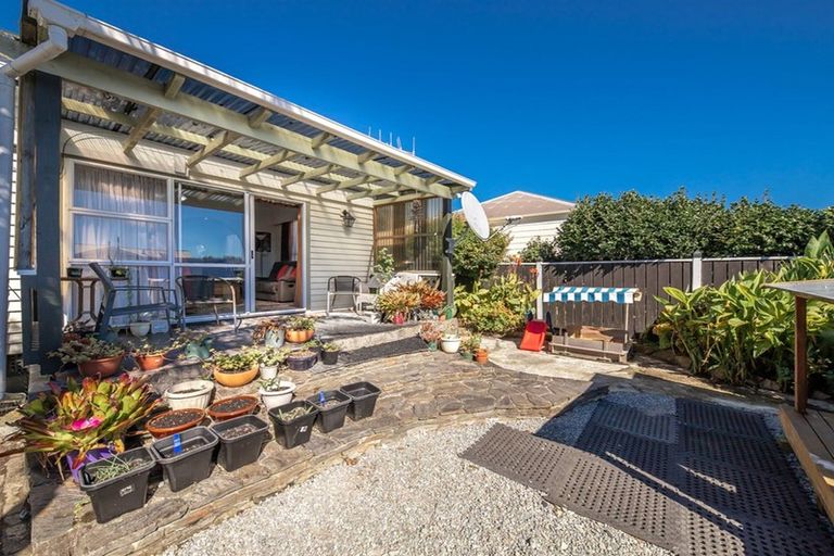 Photo of property in 92 Russell Street, Westport, 7825