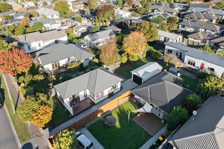 Photo of property in 185 Bowhill Road, New Brighton, Christchurch, 8083