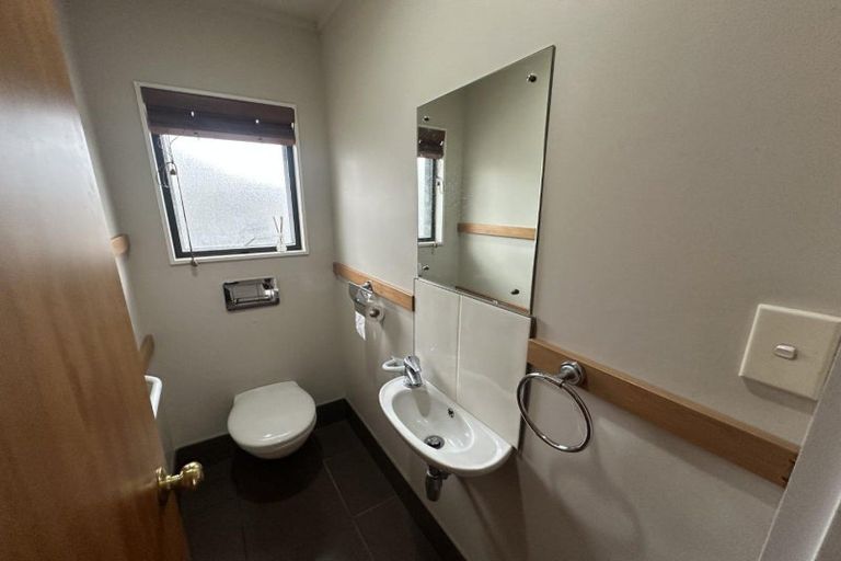 Photo of property in 4a Brett Place, Takaro, Palmerston North, 4412