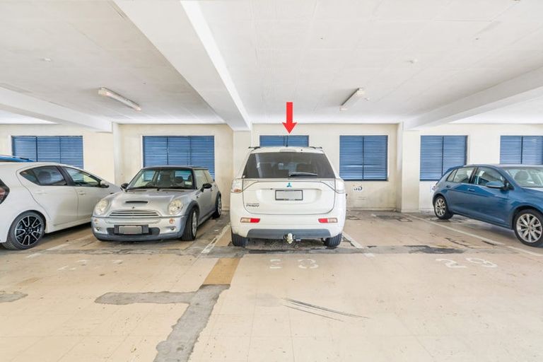 Photo of property in 17 Kent Terrace - Kent Apartments, 5c/16 Kent Terrace, Mount Victoria, Wellington, 6011