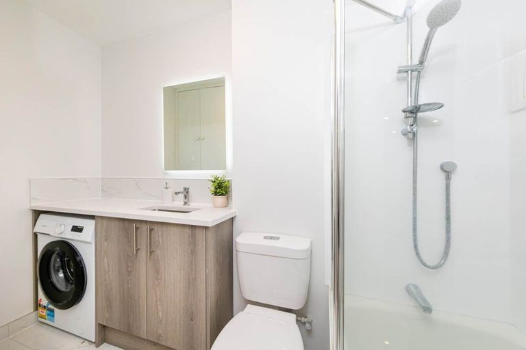 Photo of property in 3/28 Evelyn Place, Hillcrest, Auckland, 0627
