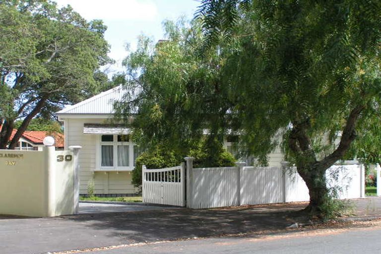 Photo of property in 3/30 Clarence Road, Northcote Point, Auckland, 0627