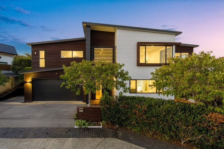 Photo of property in 16 Te Oneroa Way, Long Bay, Auckland, 0630