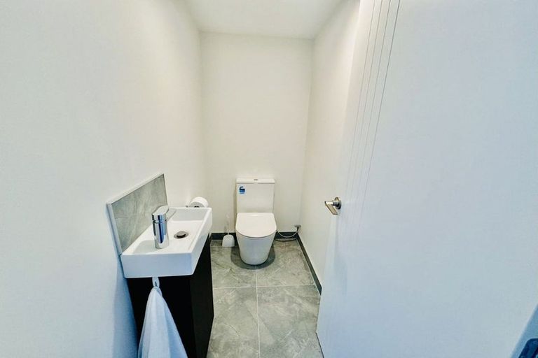 Photo of property in 2/31 Normandy Place, Henderson, Auckland, 0610