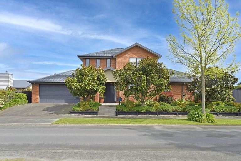 Photo of property in 37 Mcmahon Drive, Aidanfield, Christchurch, 8025