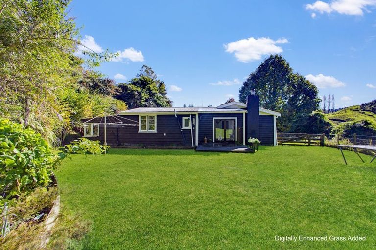 Photo of property in 822 Motukawa Road, Tarata, Inglewood, 4387