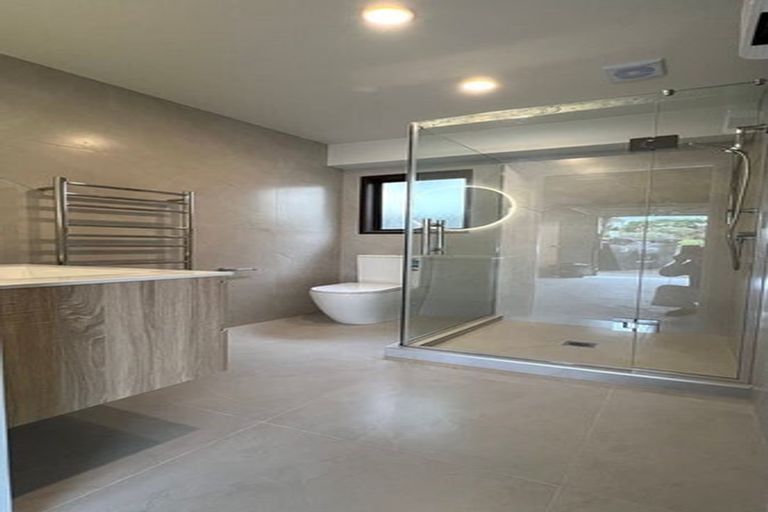 Photo of property in 11 Felicity Place, Unsworth Heights, Auckland, 0632