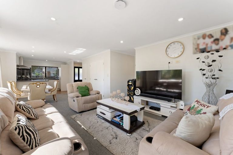 Photo of property in 19 Titch Place, Glen Eden, Auckland, 0602