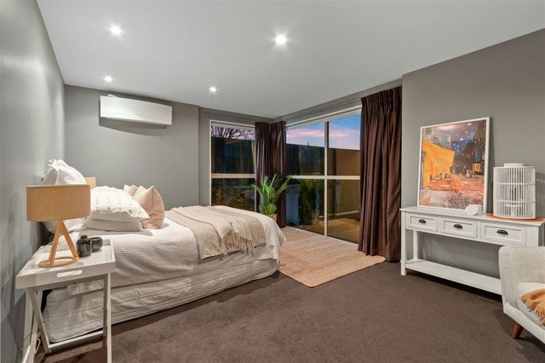 Photo of property in 128a Holly Road, St Albans, Christchurch, 8014