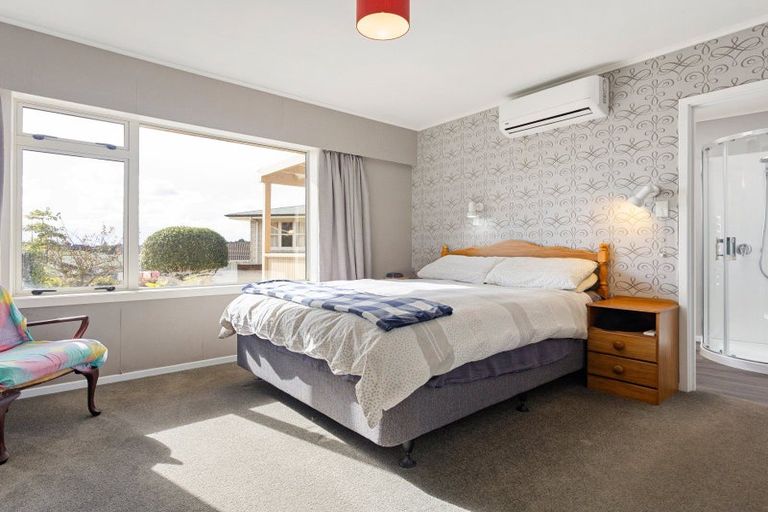 Photo of property in 8 Magenta Place, Dinsdale, Hamilton, 3204