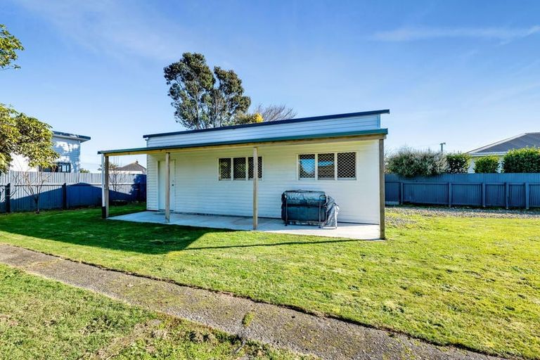 Photo of property in 37 Reid Avenue, Hawera, 4610