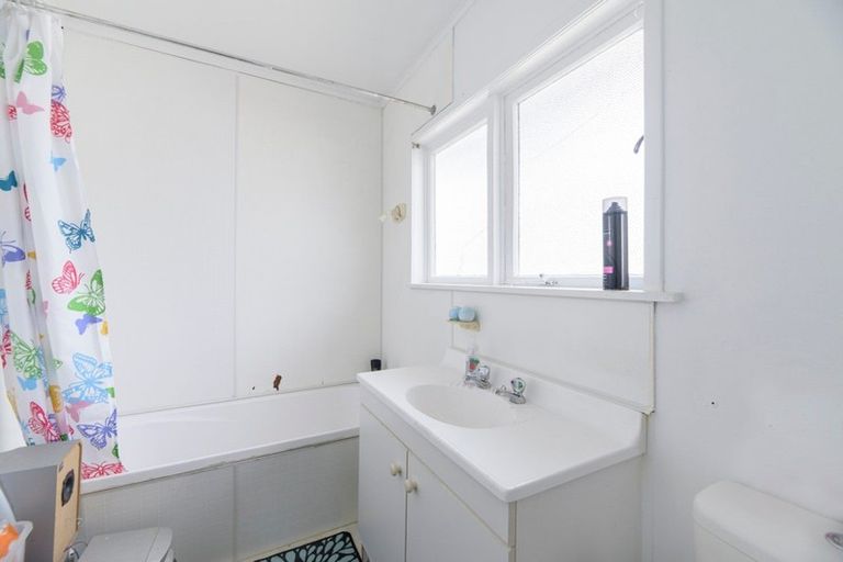 Photo of property in 23 Landon Avenue, Mangere East, Auckland, 2024