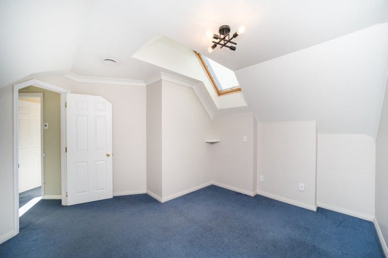 Photo of property in 15 Rothesay Place, Highbury, Palmerston North, 4412