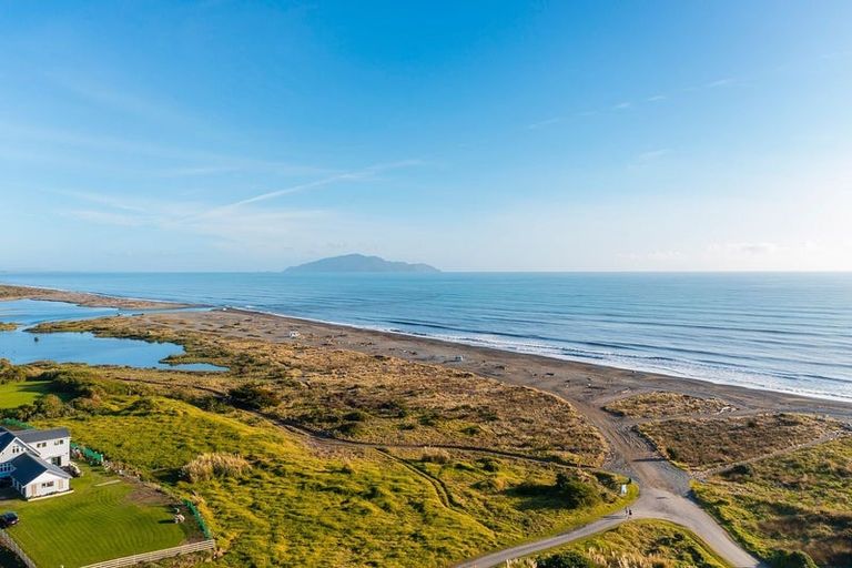 Photo of property in 42 Kapiti Lane, Otaki Beach, Otaki, 5512