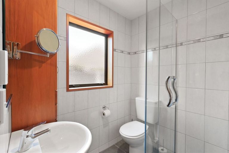 Photo of property in 24 Inglewood Place, Avonhead, Christchurch, 8042