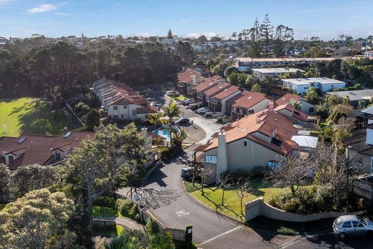 Photo of property in 10/8 Tobago Place, Sunnynook, Auckland, 0620