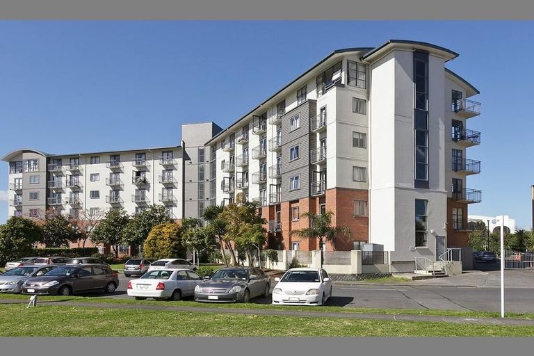 Photo of property in 3j/10 Crown Lynn Place, New Lynn, Auckland, 0600