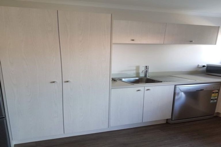 Photo of property in 37 Chiefs Court, Hamilton East, Hamilton, 3216