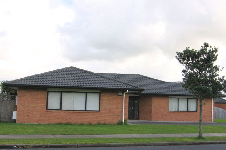 Photo of property in 1 Macnean Drive, East Tamaki Heights, Auckland, 2016