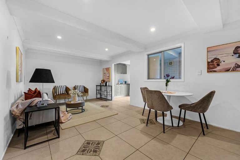 Photo of property in 20 Finn Place, Totara Vale, Auckland, 0629