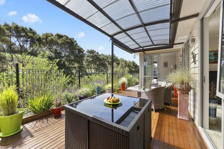 Photo of property in 8 Pheasant Close, Stanmore Bay, Whangaparaoa, 0932