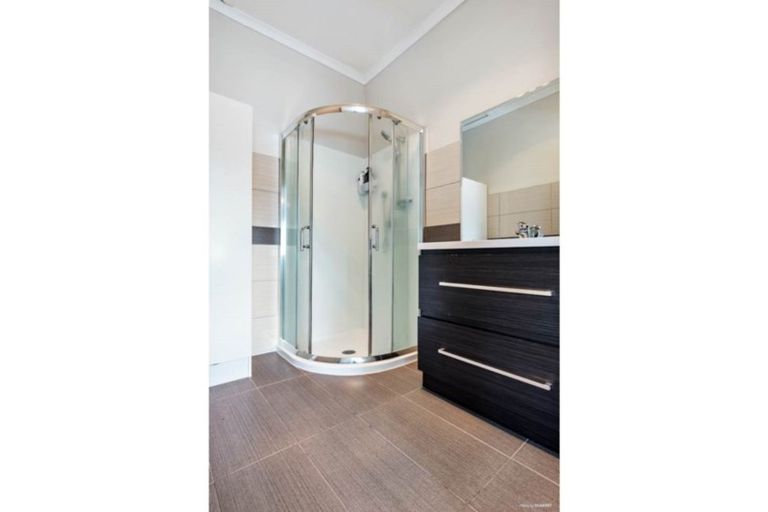 Photo of property in 39a Lincoln Park Avenue, Massey, Auckland, 0614