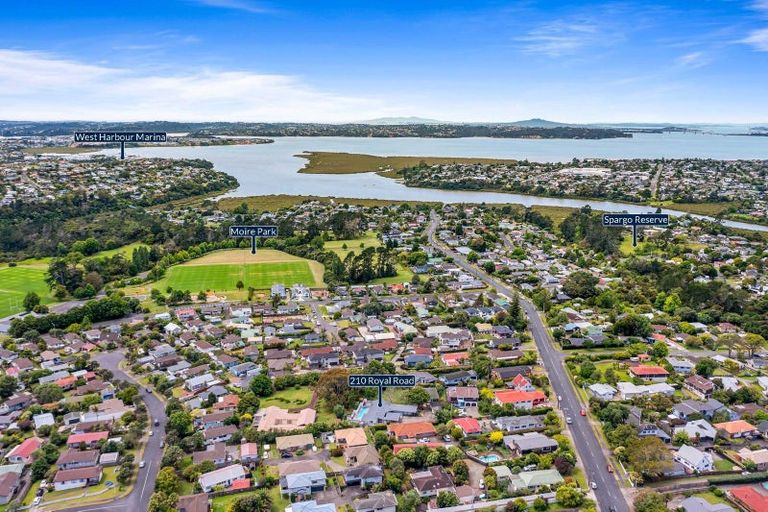 Photo of property in 210 Royal Road, Massey, Auckland, 0614