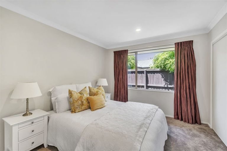 Photo of property in 8 Dunvegan Place, Harewood, Christchurch, 8051