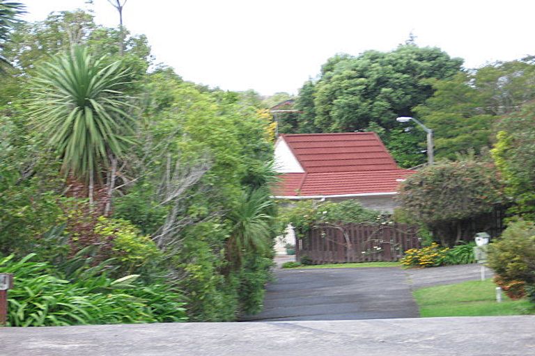 Photo of property in 33 Glenmore Road, Sunnyhills, Auckland, 2010