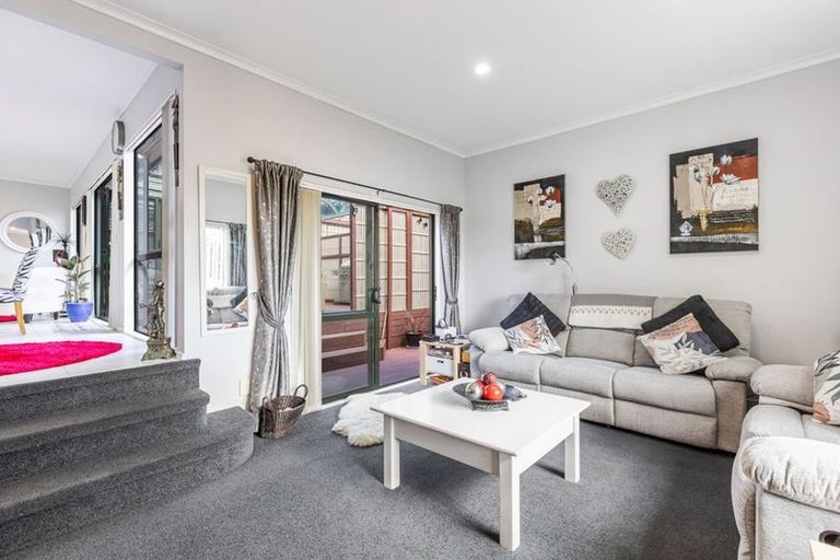 Photo of property in 52 Hewlett Road, Massey, Auckland, 0614