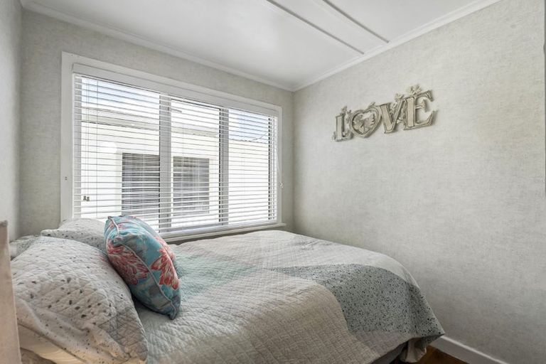 Photo of property in 1/24 Toroa Street, Torbay, Auckland, 0630