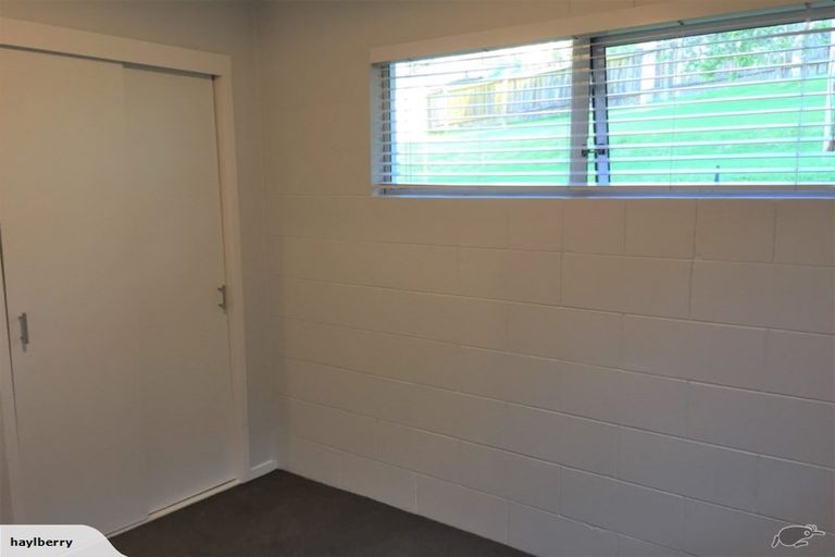 Photo of property in 2/12 Ayton Drive, Totara Vale, Auckland, 0629