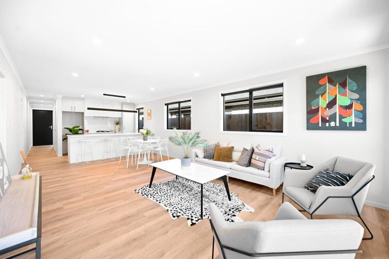 Photo of property in 15 Waruhia Crescent, Rototuna North, 3281