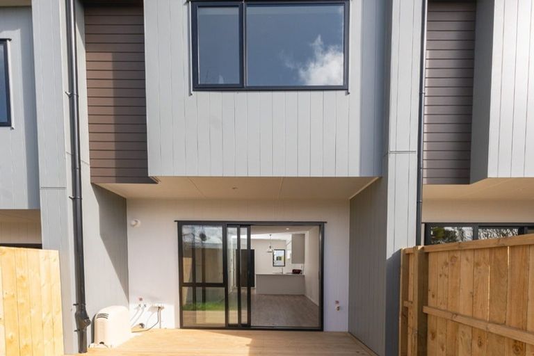 Photo of property in 30/241 Don Buck Road, Massey, Auckland, 0614