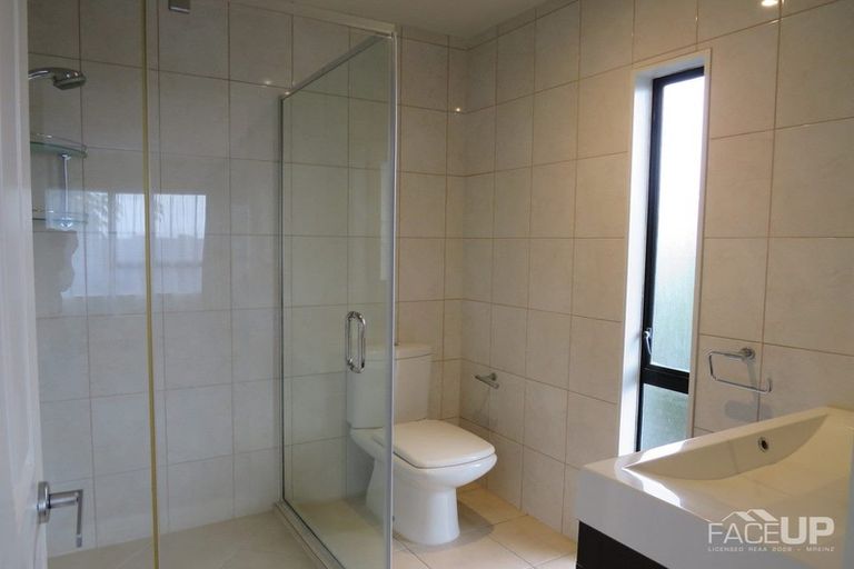 Photo of property in 8 Sailfish Drive, West Harbour, Auckland, 0618