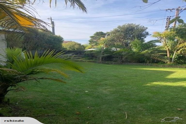 Photo of property in 4 Kaurilands Road, Titirangi, Auckland, 0604