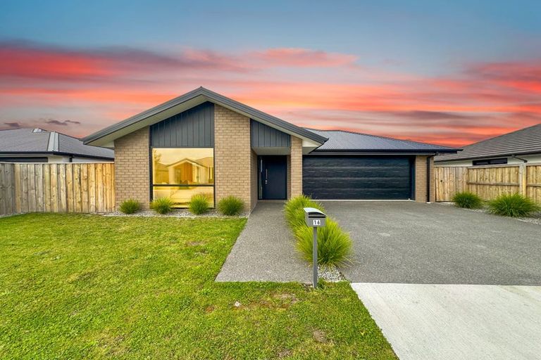 Photo of property in 16 Mehrtens Crescent, Woodend, 7610