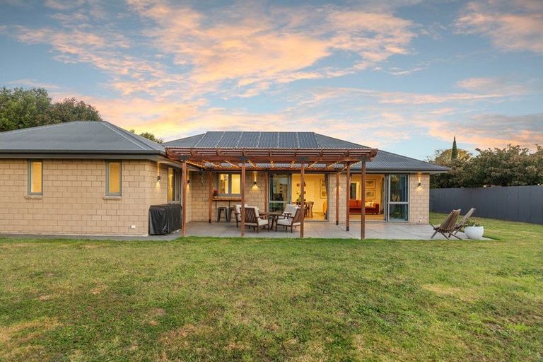 Photo of property in 217 Mairehau Road, Burwood, Christchurch, 8083