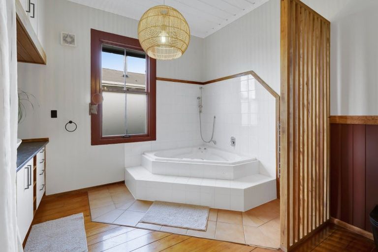 Photo of property in 24 Dunn Street, Egmont Village, 4372