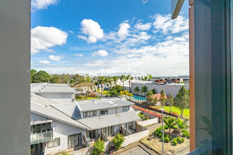 Photo of property in 2f/30 Westward Ho, Glen Eden, Auckland, 0602